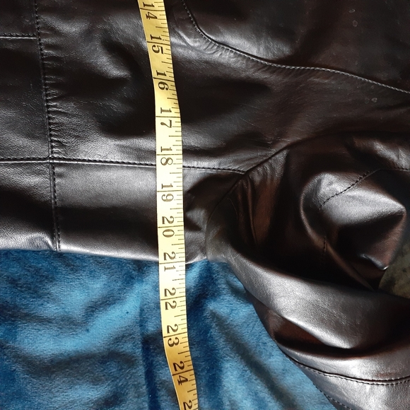 Danier Leather #36 - Picture 11 of 16